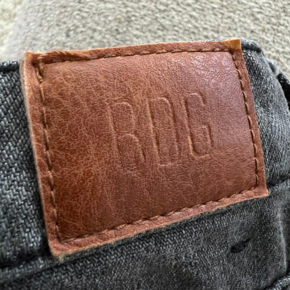 BDG High-Waisted Slim Straight Jean Washed Black - Picture 7 of 11